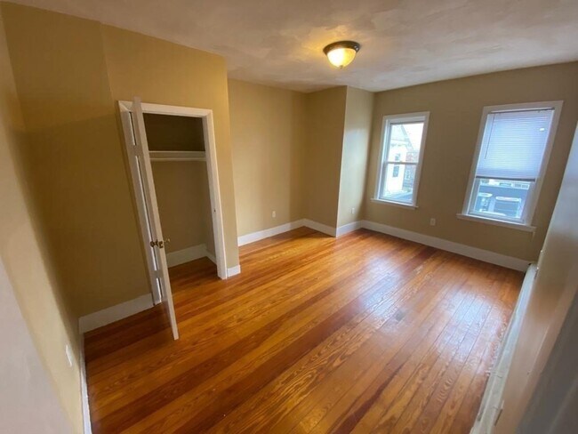 Building Photo - 5 Lowden Ave