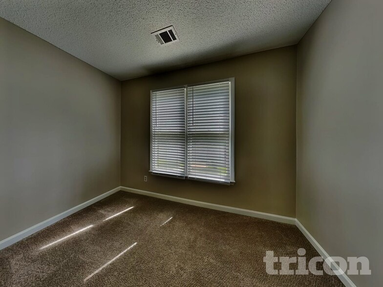 Building Photo - 39 Pine Grove Cir