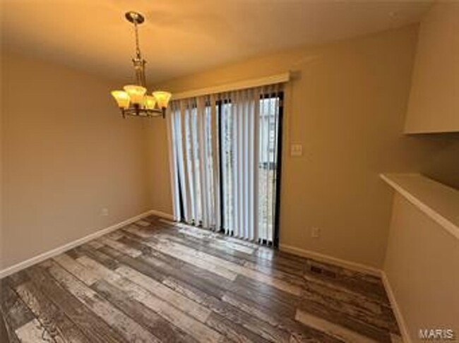 Building Photo - Bright and Inviting 3-Bedroom, 1.5-Bath Co...