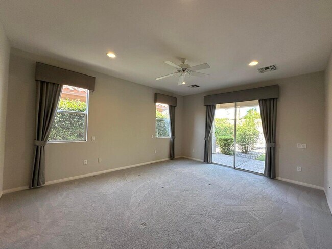 Building Photo - 40589 Palm Ct