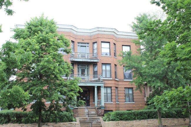 Building Photo - 296 Bates