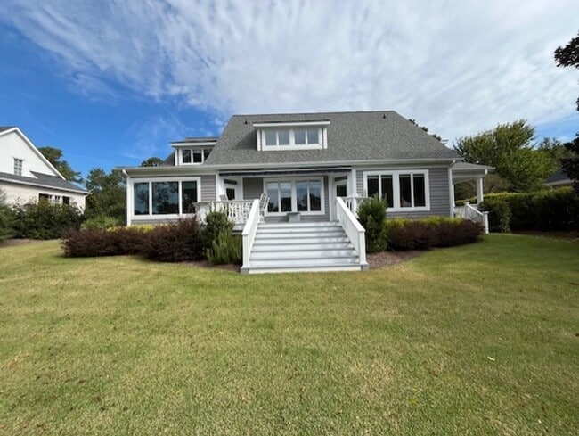 Building Photo - Welcome to Elegant Living in the Charming Porters Neck Plantation Community!