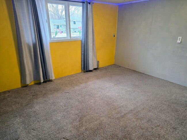 Building Photo - 320 34th St