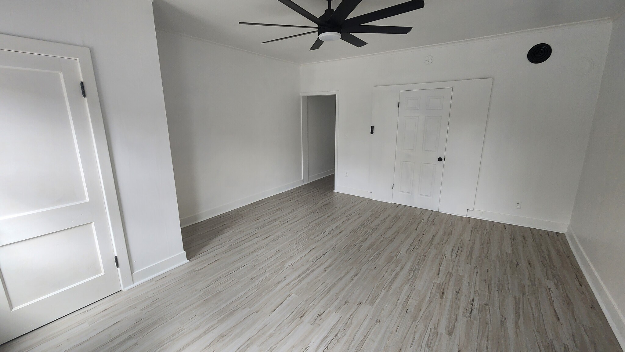 Building Photo - 42 W Main St