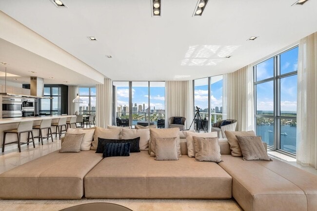 Building Photo - 17301 Biscayne Blvd