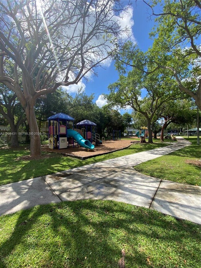 Building Photo - 1855 NE 121st St