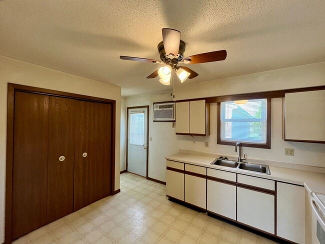 Building Photo - 602 Hollywood Dr