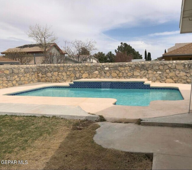 Building Photo - 4705 Loma Grande Dr