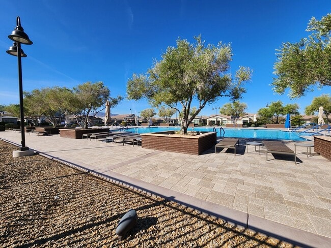 Building Photo - Guard-Gated Cadence 55+ Community | 2 Bed | Single Story Home