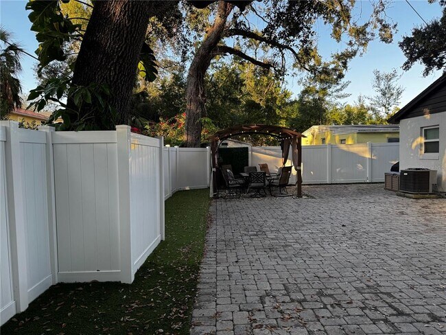 Building Photo - 3115 S Manhattan Ave