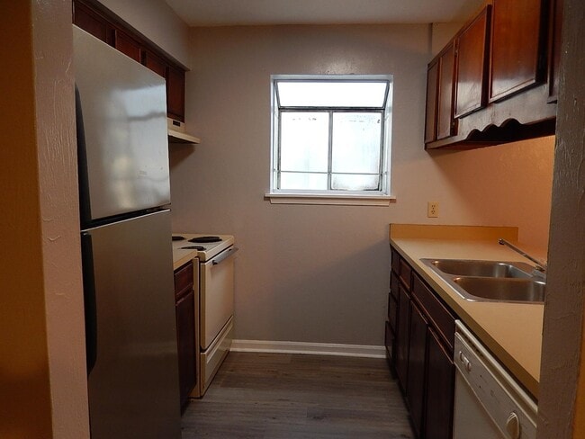 Building Photo - 2334 Sylvan Ct