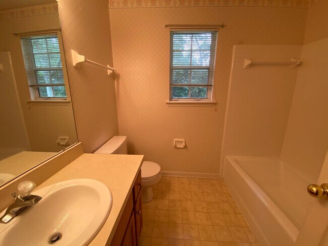 Building Photo - 3466 Hyde Park Way