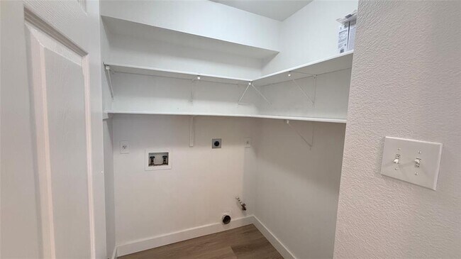 Building Photo - 1207 Darless Dr