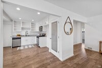 Building Photo - 372 Acacia St