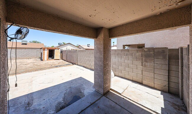 Building Photo - 11816 W Rosewood Dr