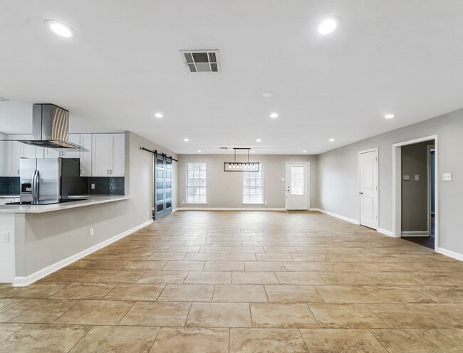 Building Photo - 5807 Burlinghall Dr