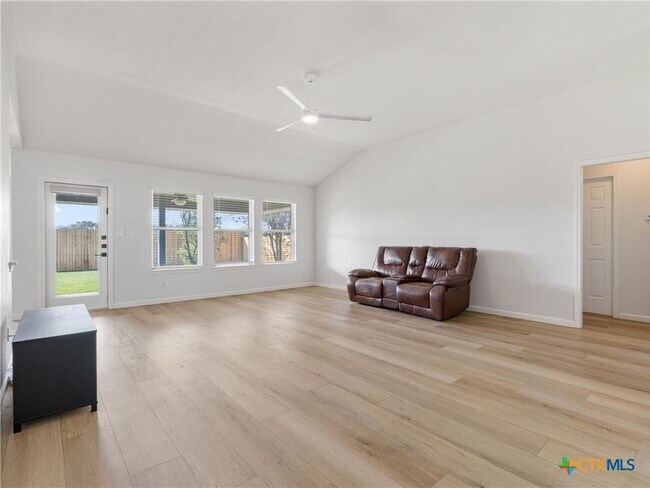 Building Photo - 1625 Sunnybrook Dr