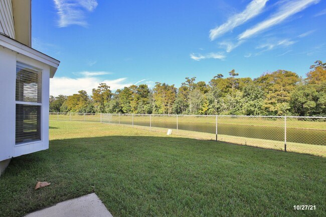 Building Photo - Stunning 3/2 Home with a Spacious 2 Car Ga...