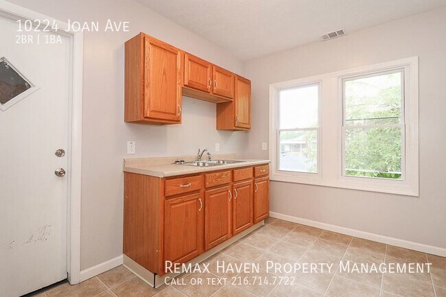 Building Photo - 10224 Joan Ave UP, Cleveland - Spacious 2 ...