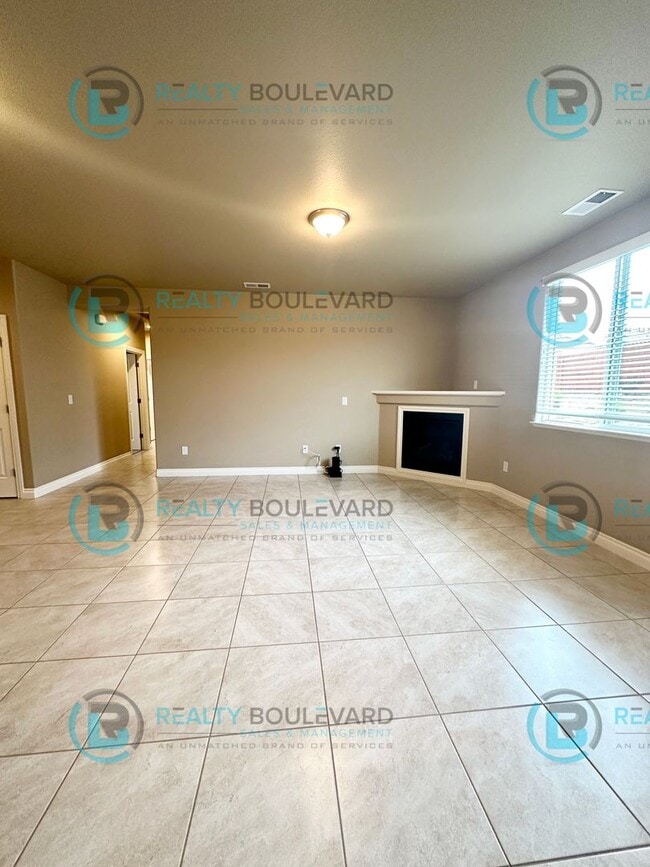 Building Photo - Beautiful 3 Bedroom located in Cold Springs!
