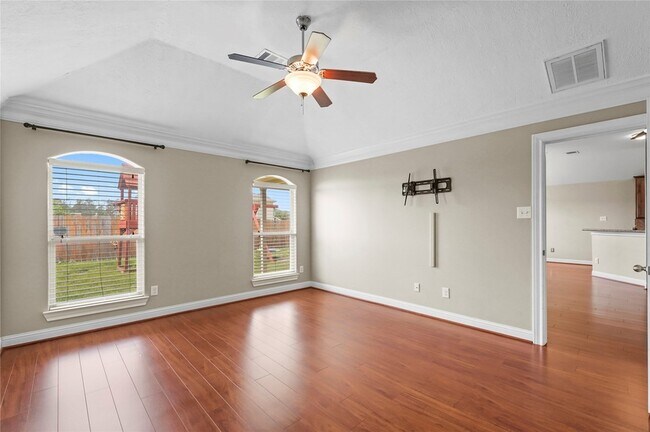 Building Photo - 24811 Sandusky Dr