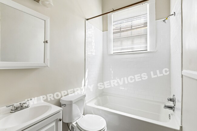 Building Photo - 2332 Ursulines Ave