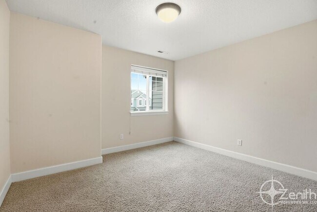 Building Photo - 15205 NE 102nd Way