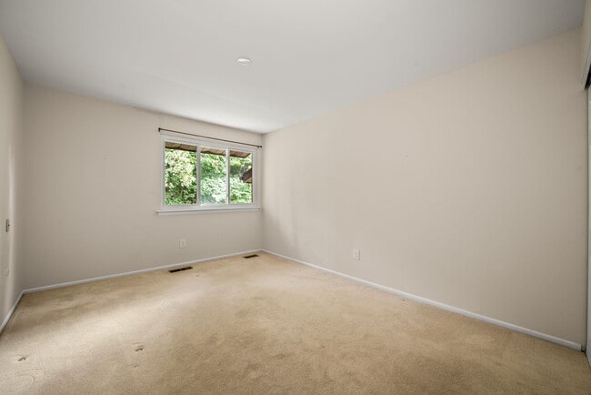 Building Photo - 404 Worthington Dr