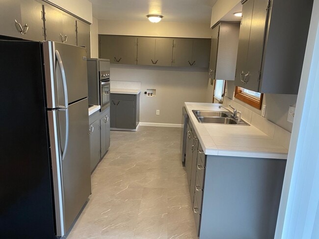 Building Photo - r115/119vDuplex