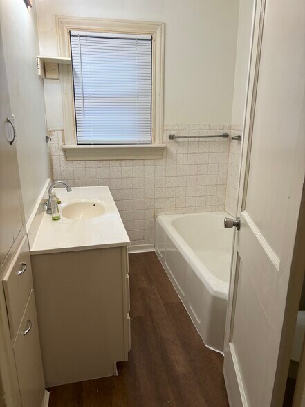 Bathroom 1 - 909 S Milam St