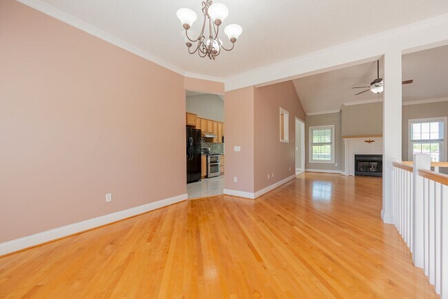 Building Photo - 1701 Stratford View Dr