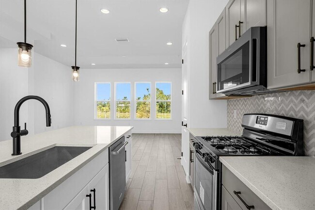 Building Photo - 2368 Brix St