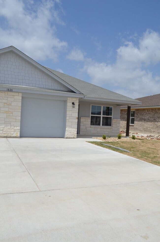 Building Photo - 1826 Castroville Trl