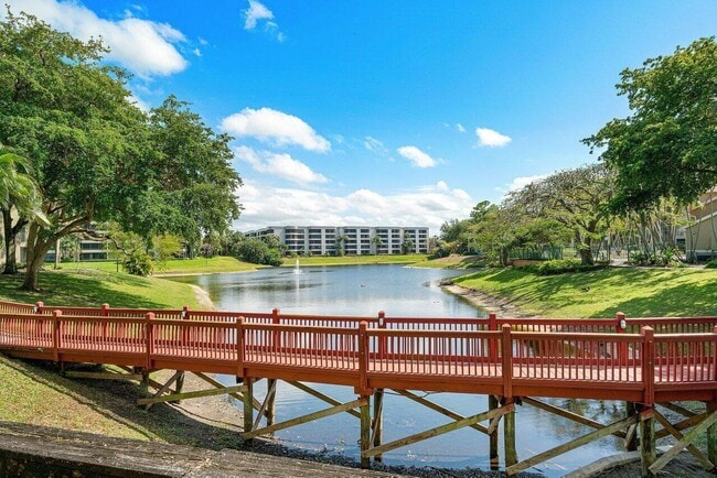 Building Photo - 1845 Palm Cove Blvd