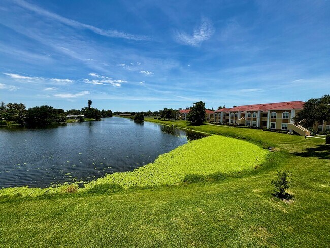 Building Photo - 3/2 unit with beautiful water view becoming available July 1st for an annual lease