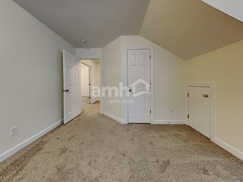 Building Photo - 1513 Bowmore Pl