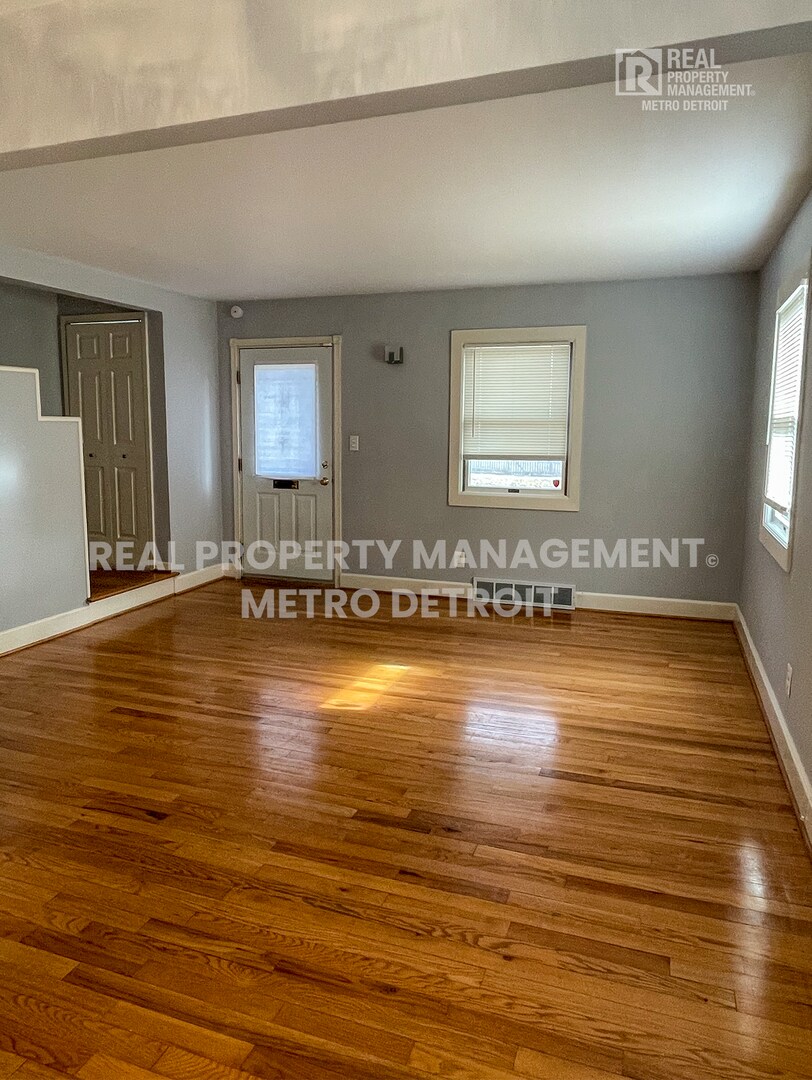 Building Photo - 655 N Eton St