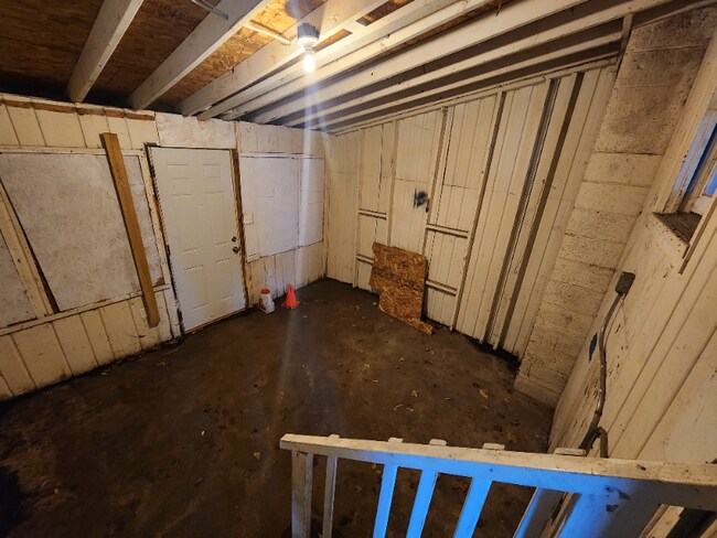 Building Photo - 214 E Belmont St