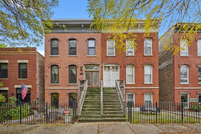 Primary Photo - 1946 N Wilmot Ave