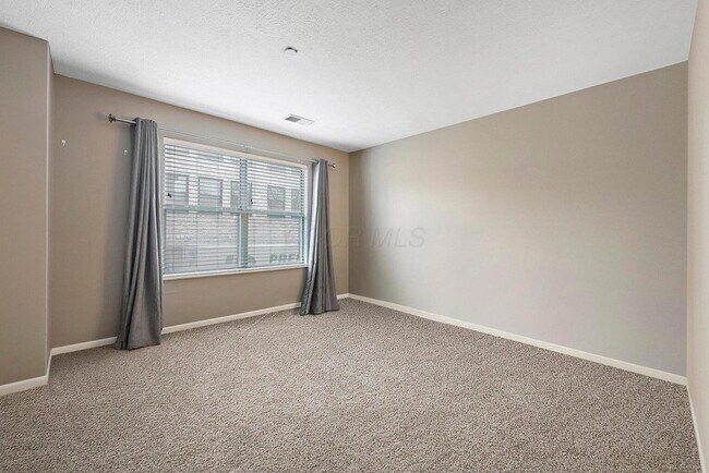 Building Photo - 35 Buttles Ave