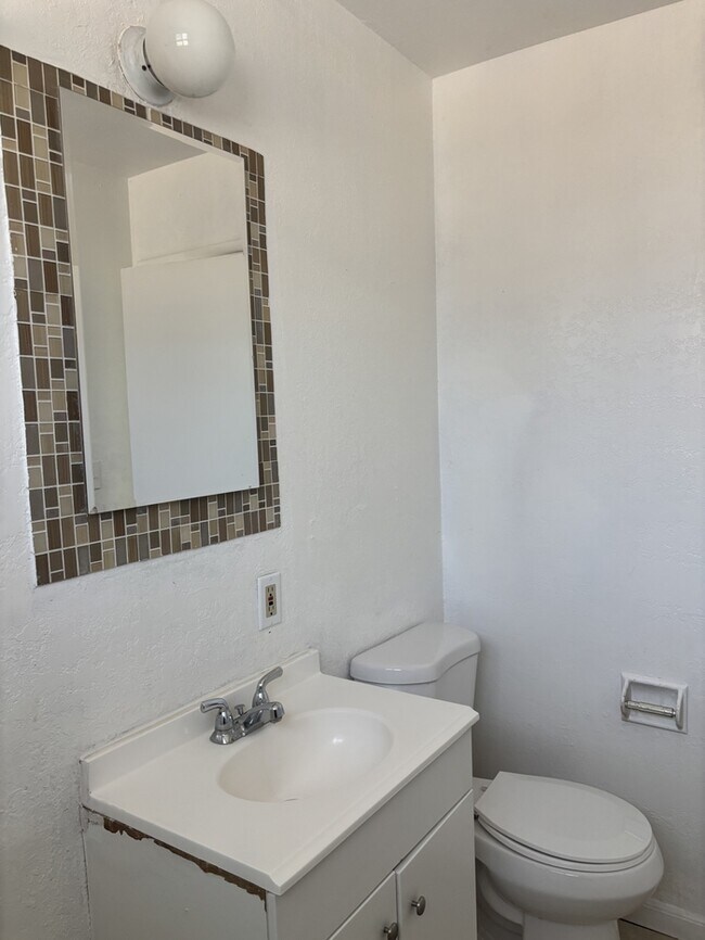 Building Photo - 1949 Darrah St