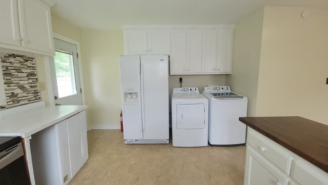 Building Photo - "5 points area 2-Bedroom Huntsville Home w...