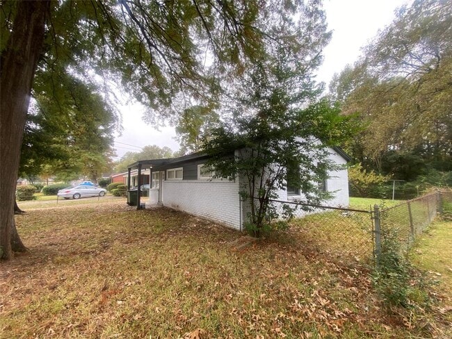 Building Photo - 3220 Doris Cir