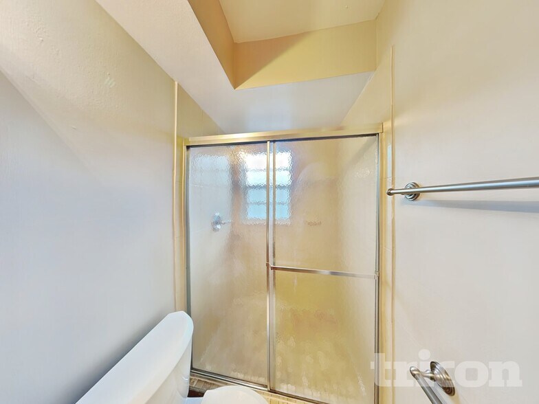 Building Photo - 616 Leisure Ave