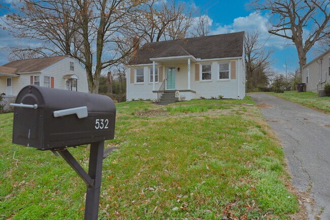 Building Photo - Renovated East Nashville Home | 3BR + Washer/Dryer + Off-Street Parking