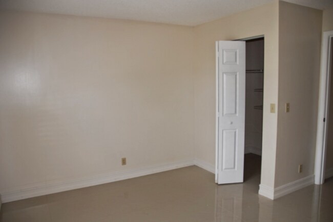 Building Photo - 5137 Rosen Blvd