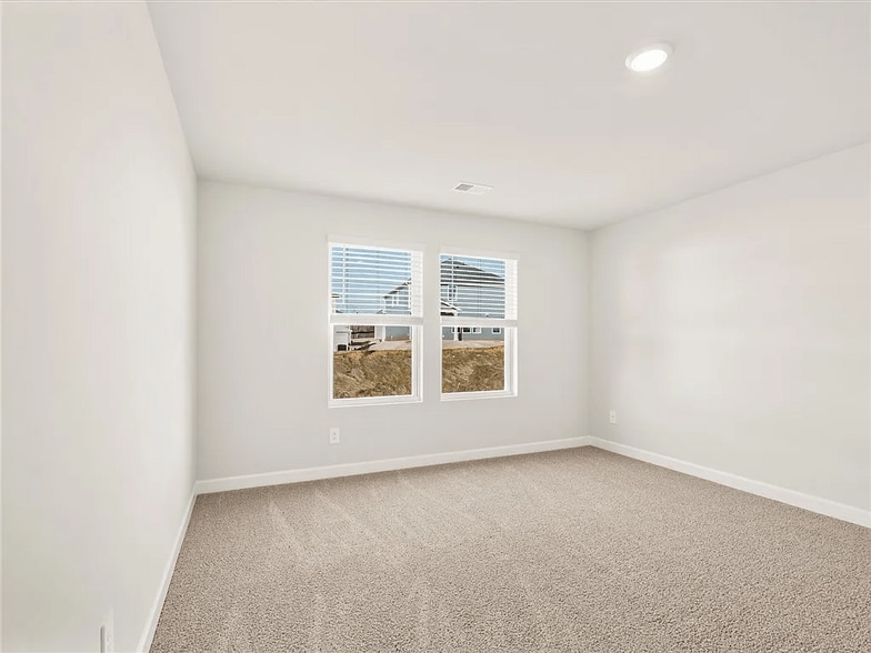 Building Photo - 105 Oval Ct