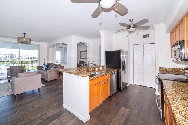 Building Photo - 17150 N Bay Rd