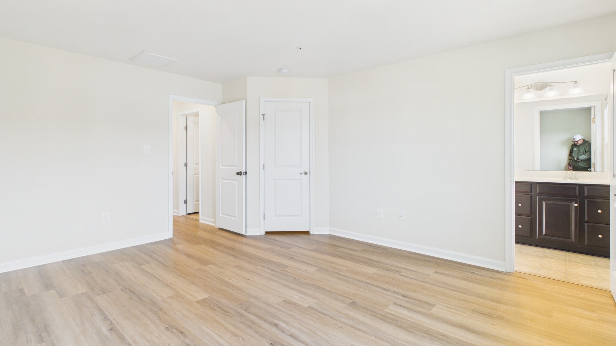 Building Photo - 5423 Saint Rita Dr