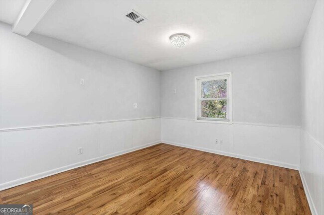 Building Photo - 2815 Carolyn Dr